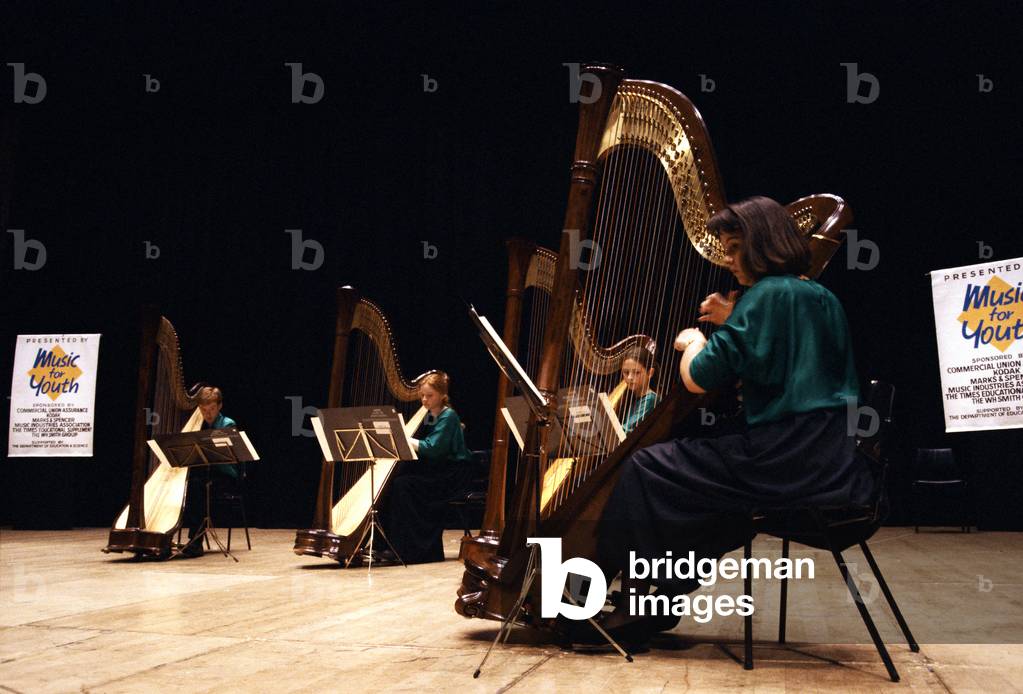 Bild von Fotografie "Harfenquartett spielt auf" von Odile Noel