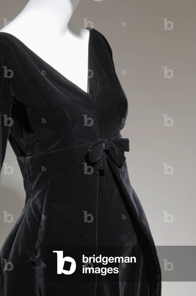 Abendkleid, um 1955 (seitlich schräg Teilansicht), Cristóbal Balenciaga, Frankreich Baumwollsamt