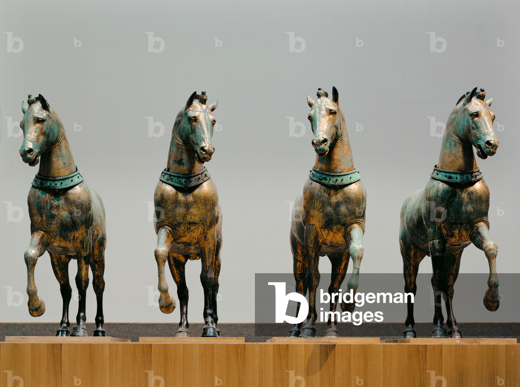 Immagine di Scultura "Cavalli (rame dorato)" di Erich Lessing