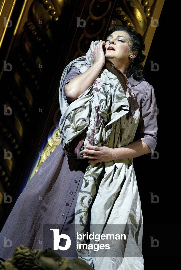 "Elektra' - Szene aus der Oper von Richard Strauss am Königlichen Opernhaus (Foto)" von Tristam Kenton