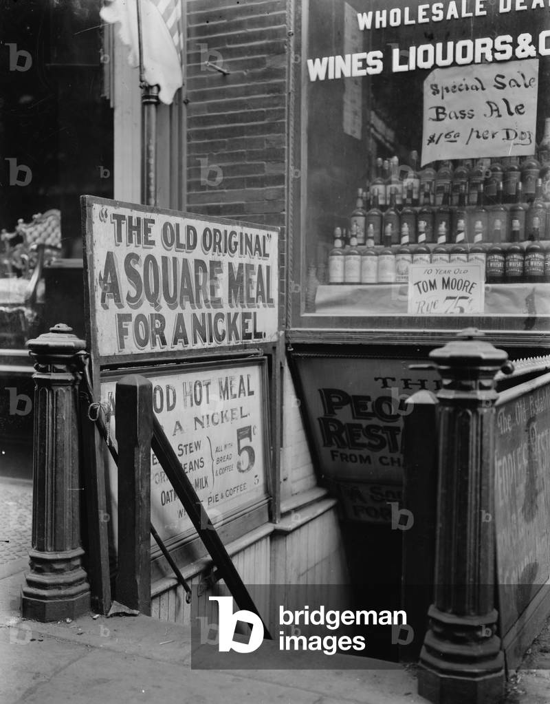 Immagine di Fotografia "Old Original Square Meal para un Nickel (foto)", b/w