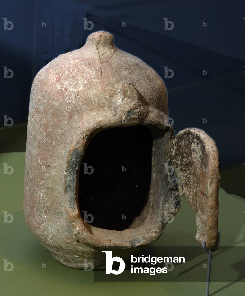 Tel Queifa, clay model of a shrine often found in private houses in Canaan, 9th-8th century BC (clay)