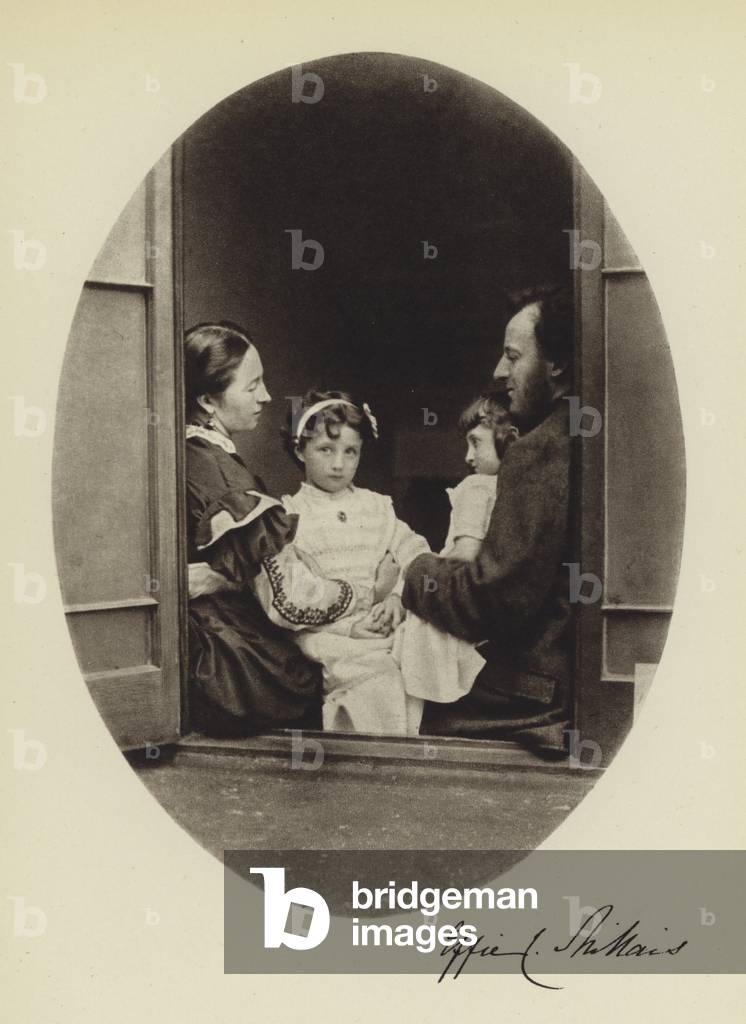 I signori Millais con le loro due figlie (foto in b/n)
