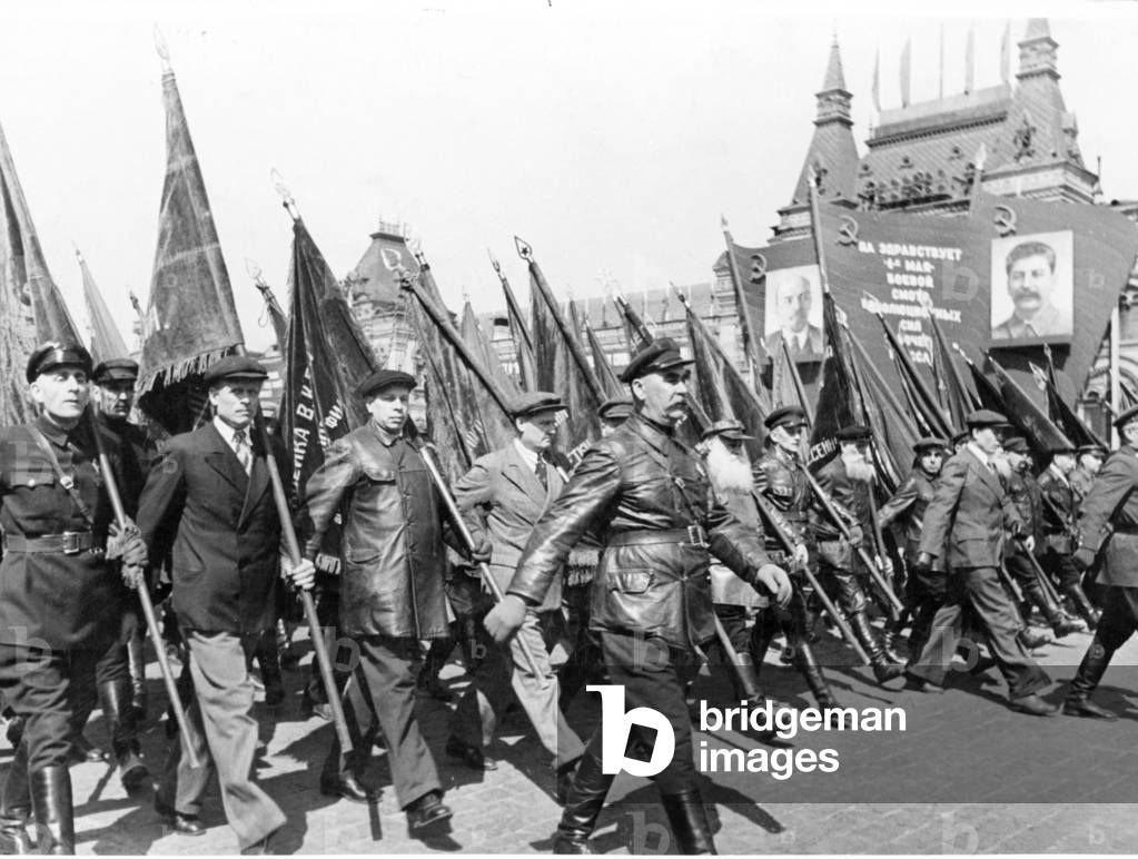 "La Parata dei Veterani del 7 novembre della Rivoluzione d'Ottobre del 1917", b/w