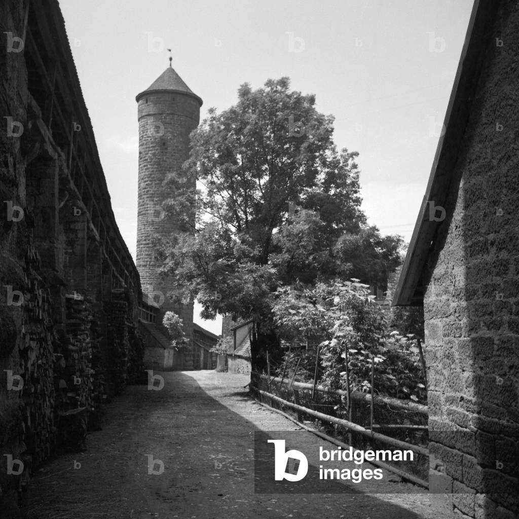 Immagine di Fotografia "Uno dei punti di osservazione delle mura della città a Rothenburg ob der Tauber", b/w