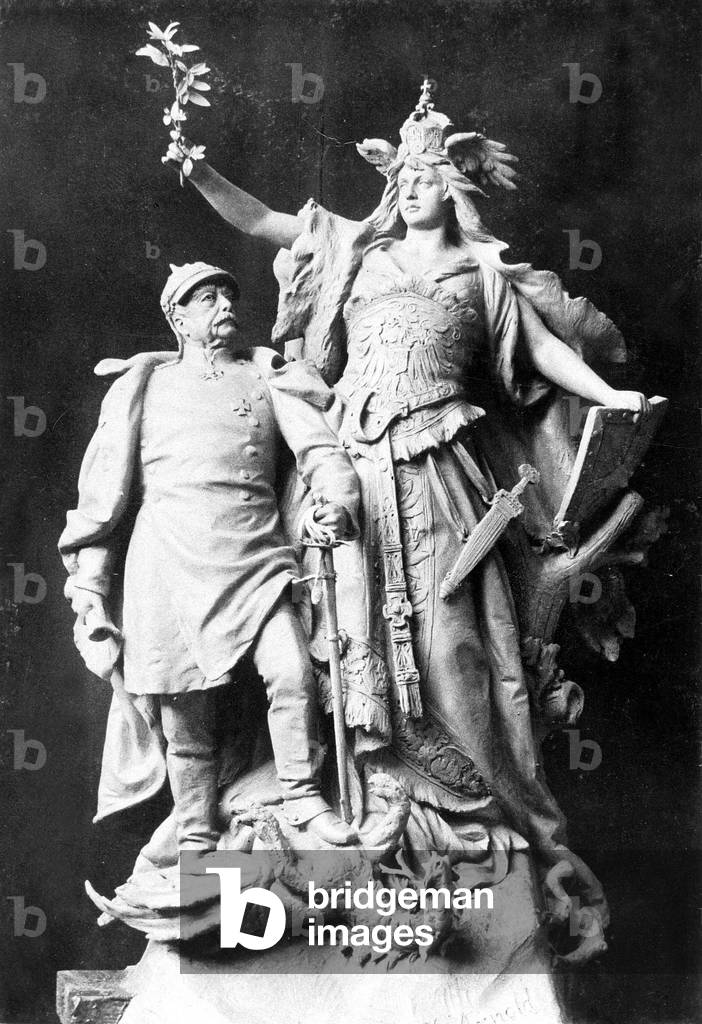 Bild von Fotografie "Otto von Bismarck and Germania (b/w photo)" 1900, b/w