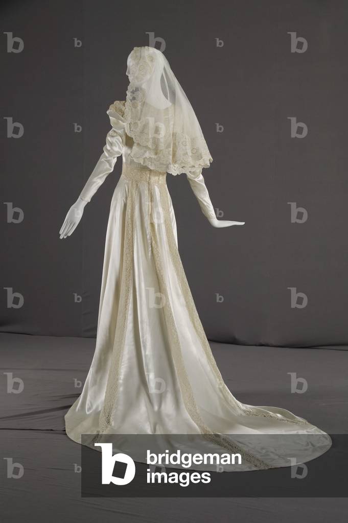 "Abito da sposa e velo" 1941 di Unknown Artist