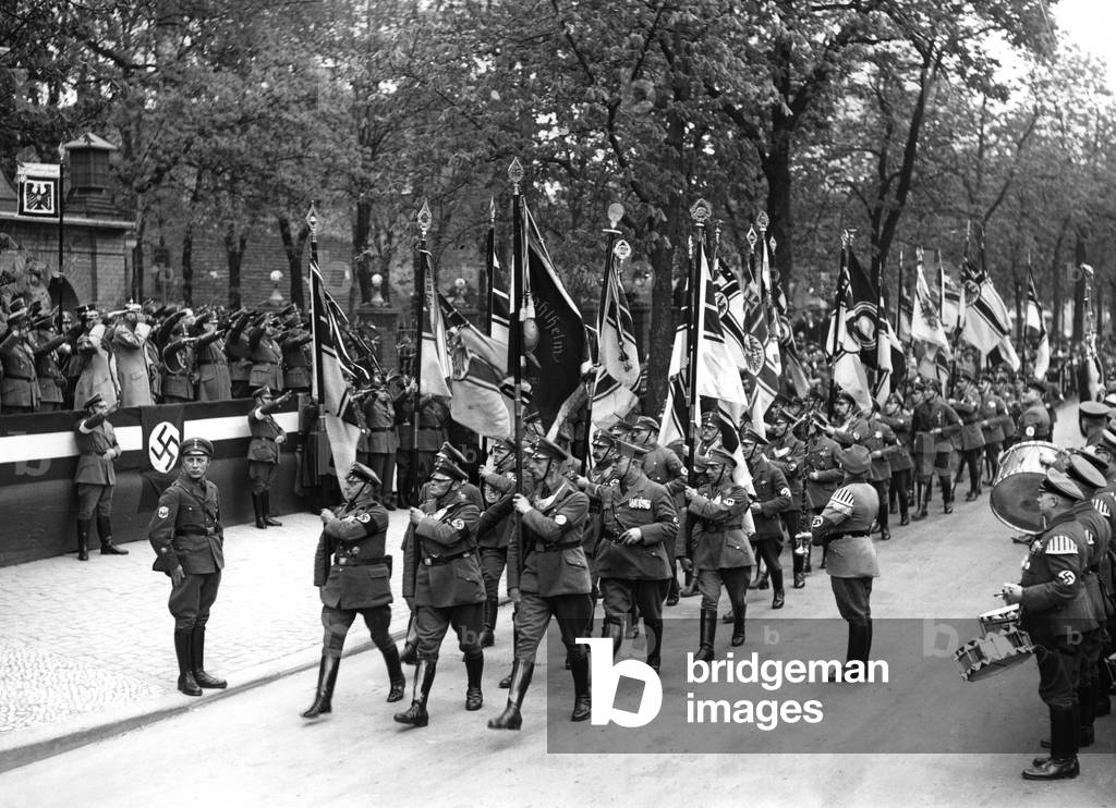 Image de Photographie représentant Déploiement de l'Alliance Nationale Socialiste des Combattants du Front Rou