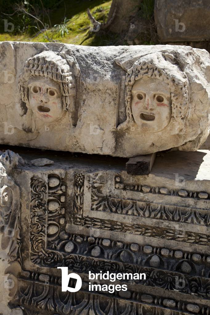 Maschere greche al Teatro di Myra, Turchia (foto)