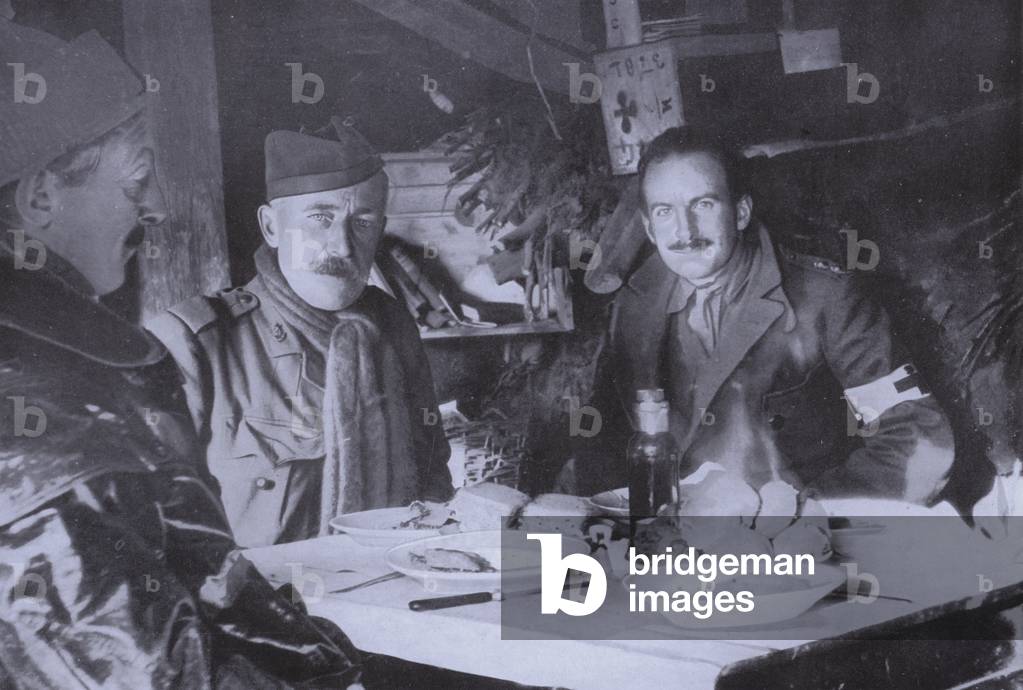 Immagine di Stampa "Ufficiali della Croce Rossa in una piroga nelle trincee" di English Photographer