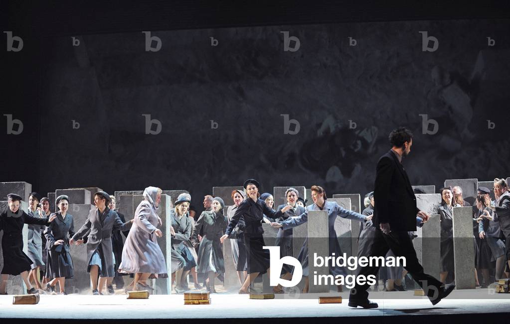 "Nabucco von Giuseppe Verdi (Foto)" von Tristam Kenton