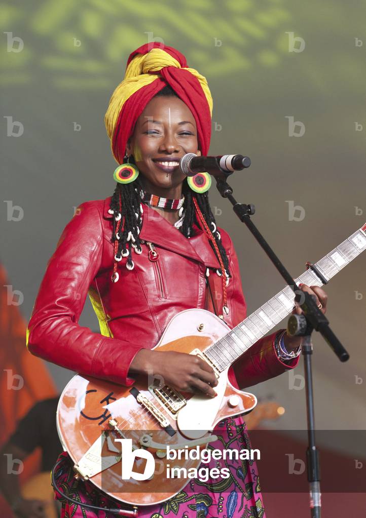 Immagine di Fotografia "Fatoumata Diawara (foto)" di Paul Tomlins