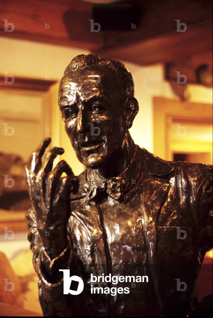 Bild von Fotografie "Büste von Oliver St.John Gogarty"