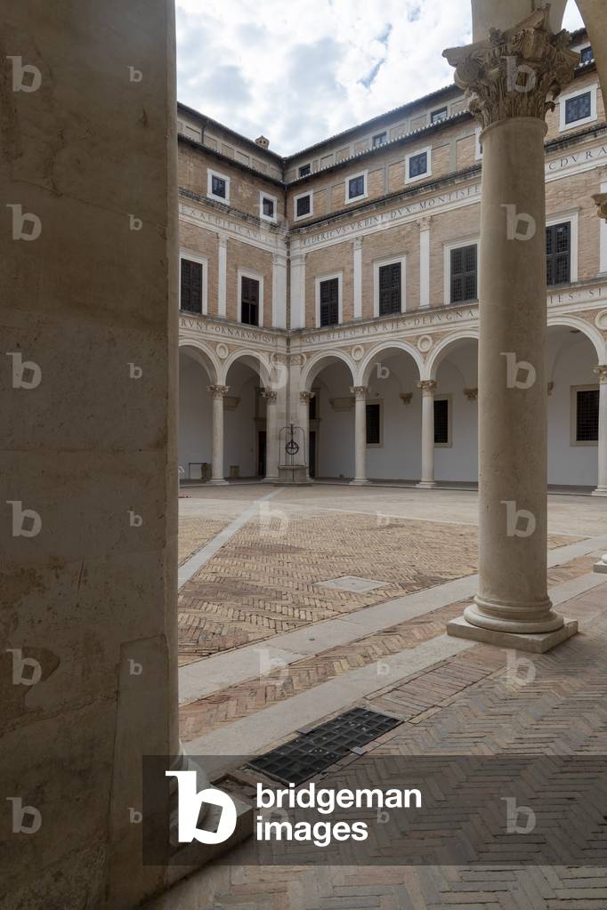 Bild von Fotografie "Dogenpalast in Urbino" von Camillo Balossini