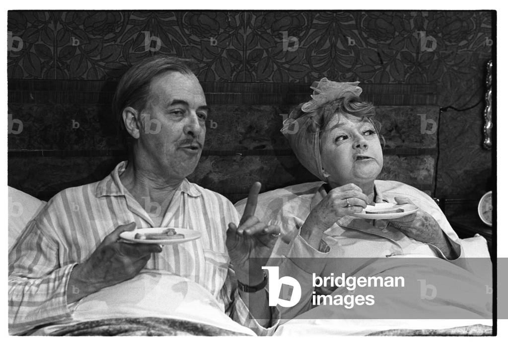 Immagine di Fotografia "La farsa della camera da letto" di John Haynes, b/w