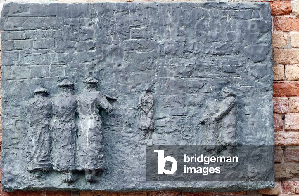 The Holocaust Memorial wall Campo de Gheto Novo in the Jewish ghetto Cannaregio.  Italy.  (photo)
