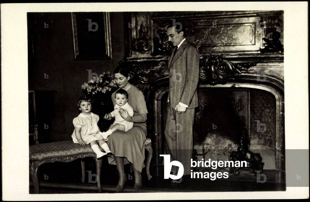 Immagine di Fotografia "Ak Henri Robert Ferdinand von Orleans con la familia" di German Photographer, b/w