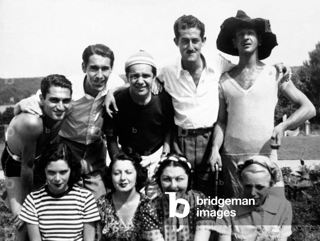 Group photo with a young Robert Alda by