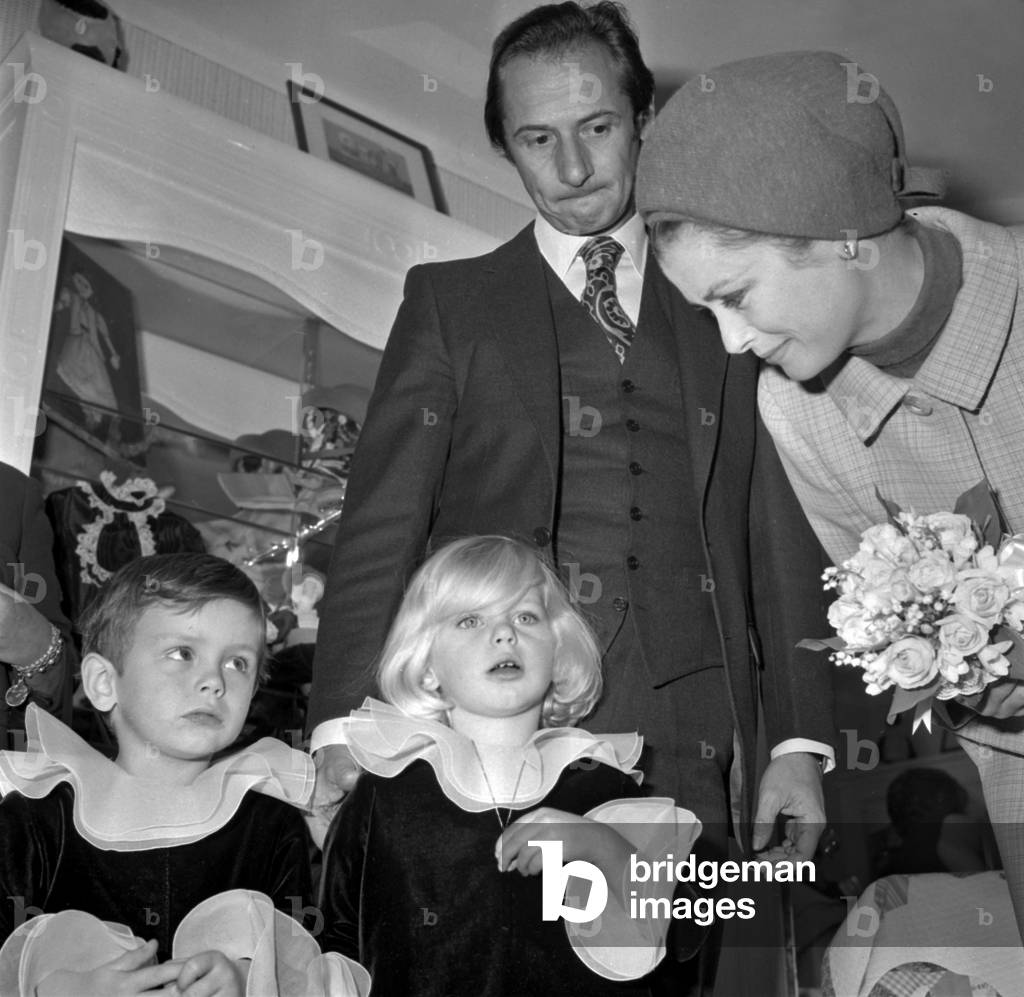 Bild von Fotografie "Kleidungsdesigner Marc Bohan und Fürstin Grace von Monaco bei der Eröffnung des Geschäfts