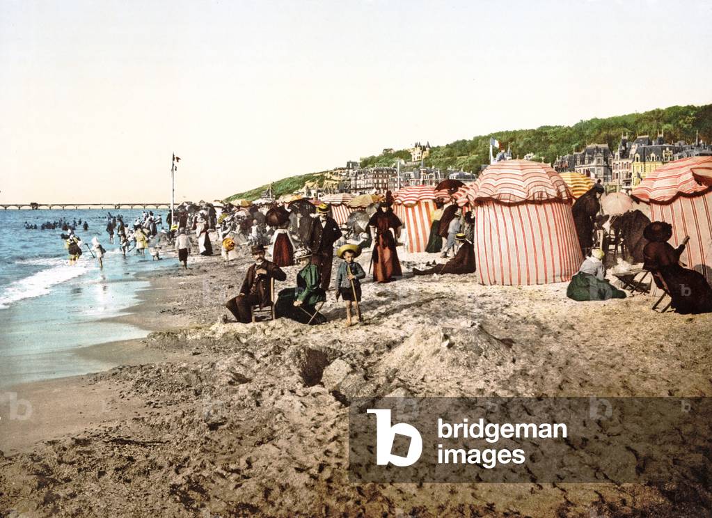 "der strand bei Trouville in Frankreich", 1890-1900 von French Photographer
