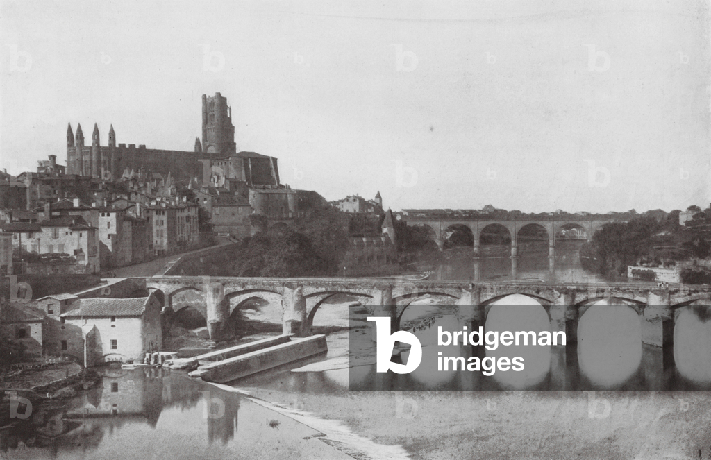 Cattedrali francesi: Vista della Cattedrale di Albi attraverso il Tarn (foto b/n)