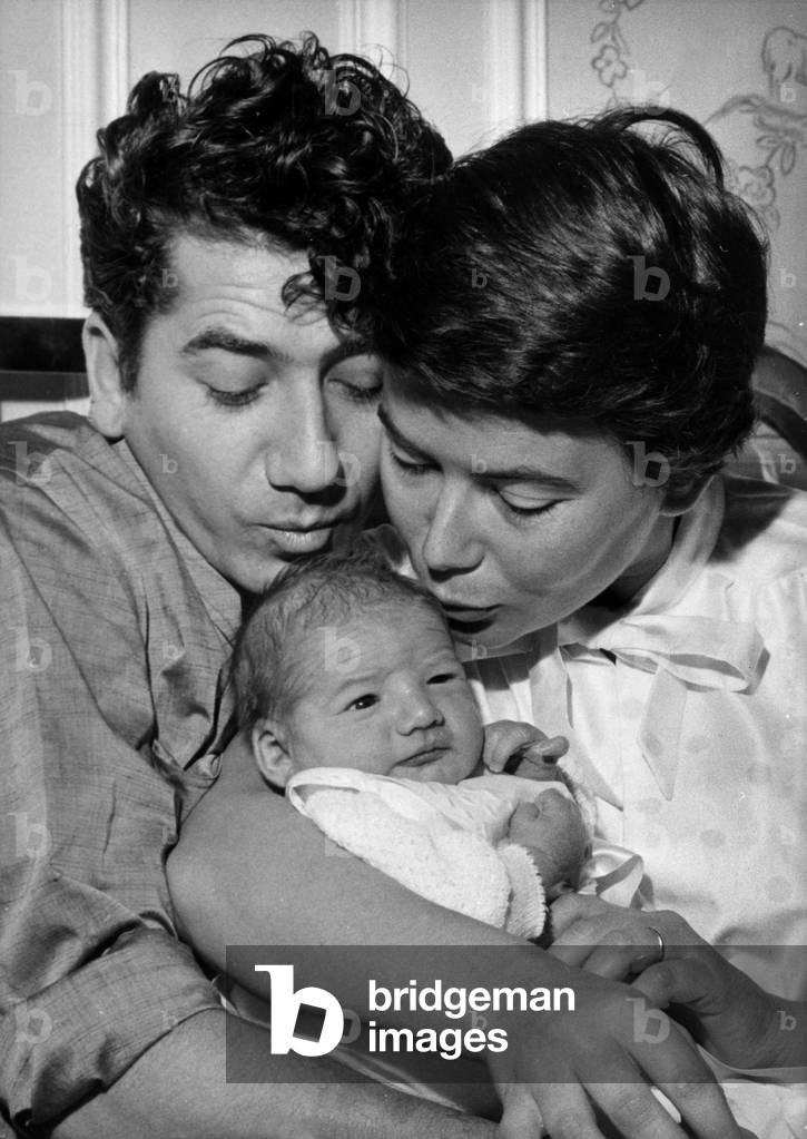 Bild von Fotografie "Daniel Gelin (Wer einen Film machen Suivez-Moi Jeune Homme) mit seiner Frau Sylvia und se