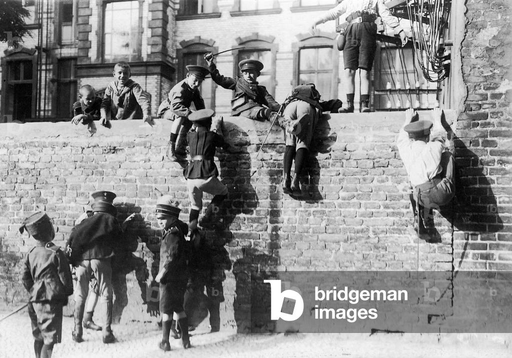 Image of Photography depicting Children playing soldier 1914, b/w