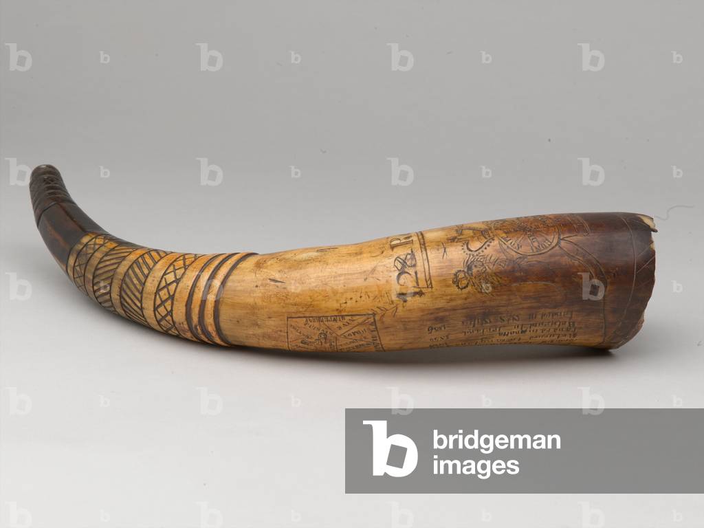 Scrimshaw corno di polvere, 1836 circa (avorio)