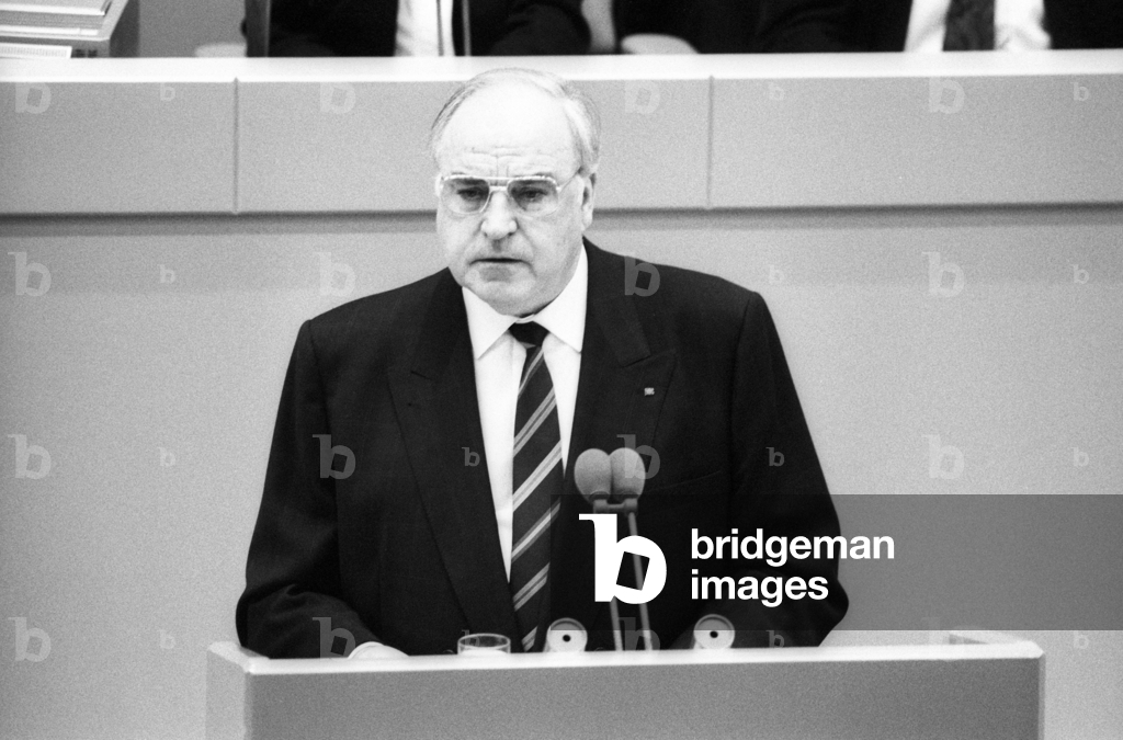 Image of Photography depicting Federal Chancellor Helmut Kohl (Germany CDU) in Bonn... 1991