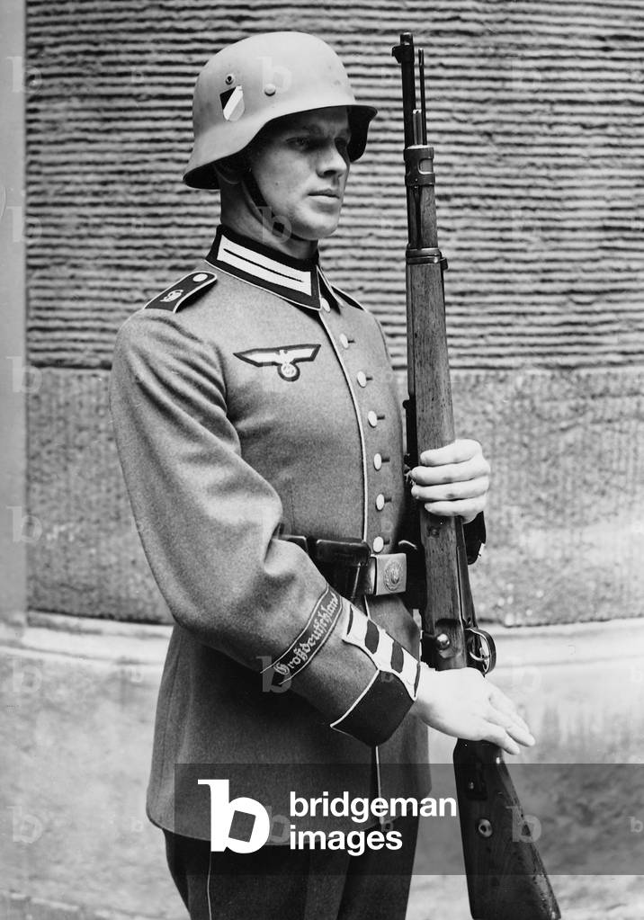 German Rifleman Image of Rifleman of the infantry regiment 'Grossdeutschland', 1939 (b ...