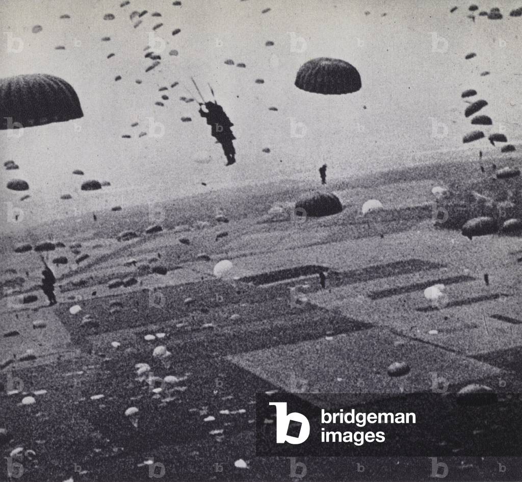Britische Soldaten des Fallschirmjägerregiments bei der Landung in Arnheim, Niederlande, während der Operation