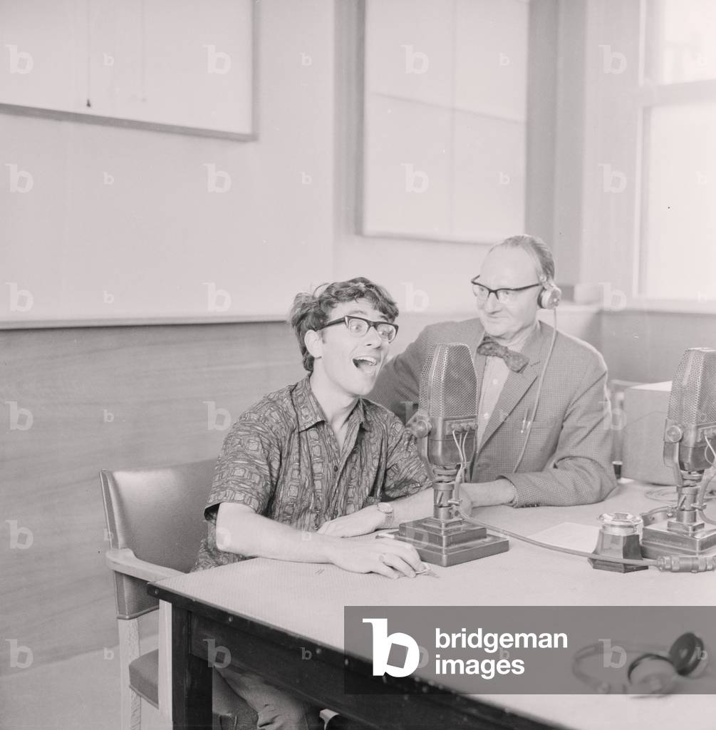 Freddie Garrity, of Freddie and the Dreamers, interviewed by Ross Gaggs, August 1964 (b/w photo)