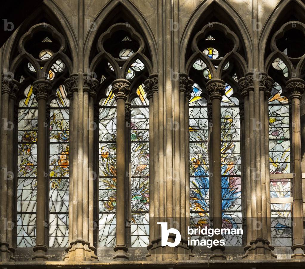 Bild von Fotografie "Buntglasfenster des Querschiff Chagall 1968. Der Stephansdom in Metz" von Pascal Lemaitre