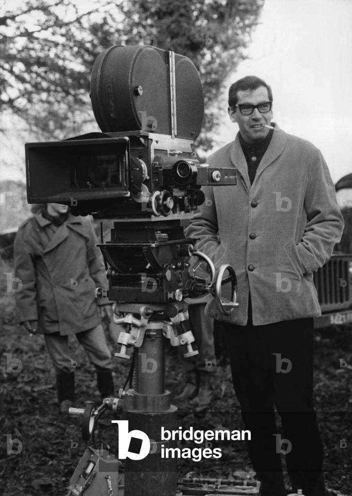 Bild von Fotografie "Roger Vadim On Shooting The Film“ La Curee“ Im Dezember 1965 (s/w Foto)" 1965 von Unknown