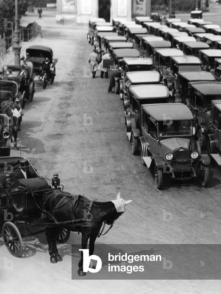 Milano, 1930 (foto b/n)