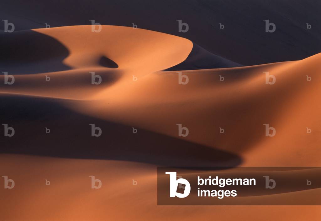 Image de Photographie représentant image abstraite des dunes de sable près de Sossusvlei au lever du soleil da