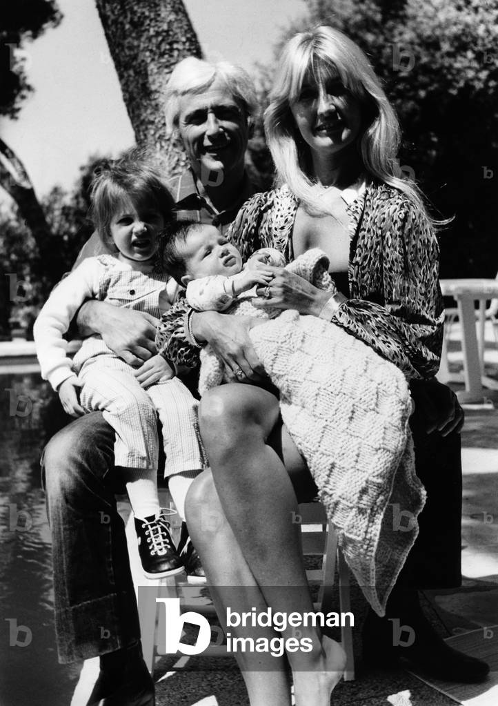 Bild von Fotografie "Französisch Sänger Marcel Amont mit seiner Frau Marlene" 1982, b/w
