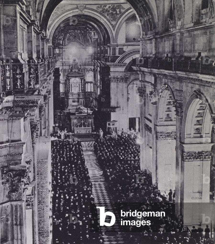 Memorial service for US President Franklin D Roosevelt in St Paul's Cathedral, London, April 1945 (b/w photo)