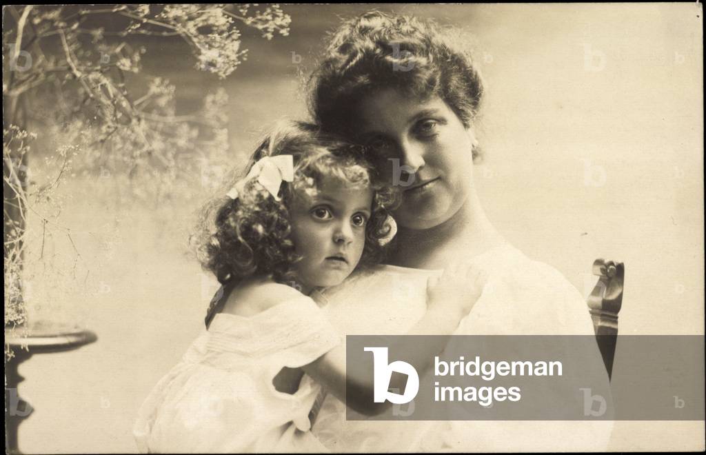 Immagine di Fotografia "Ak Luise di Toscana e Sassonia con figlia Pia Monika (foto in b/n)" di German Photogra