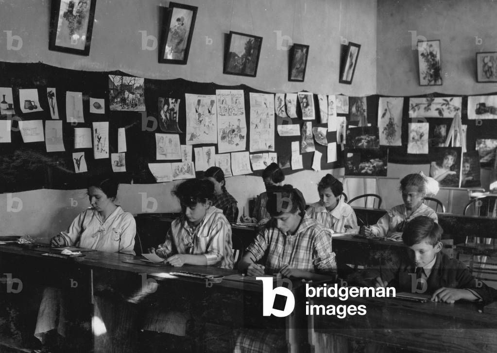 Immagine di Fotografia "Corso d'arte. Scuola di formazione per sordomuti 1917 (foto)", b/w