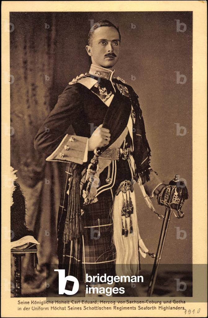 Image of Print depicting Carl Eduard of Saxony Coburg Gotha in a plaid skirt, b/w