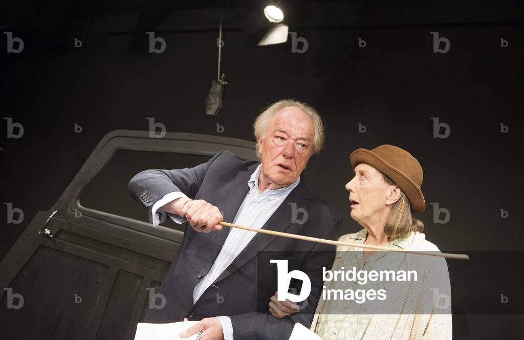 Michael Gambon (Mr Rooney) e Eileen Atkins (Mrs Rooney) in All That Fall di Samuel Beckett al Jermyn Street Th