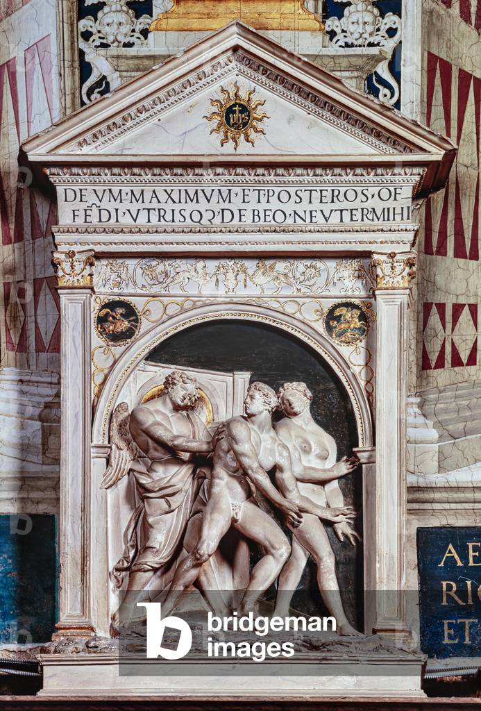 Siena, Dom (Kathedrale): Stuckädikula mit Hochrelief, eine alte Kopie der „Vertreibung aus dem Garten Eden“, g