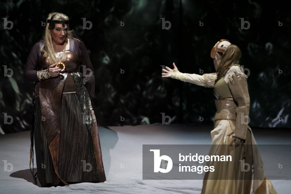 Immagine di Fotografia "Linda Watson come Brunnhilde e Elena Zhidkova come Waltraute in Gotterdammerung di Ric