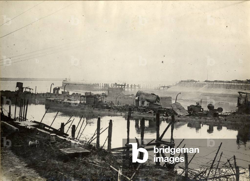 Immagine di Fotografia "WWI War at Sea: Mostra come la marina britannica bloccò completamente il canale a Zeeb