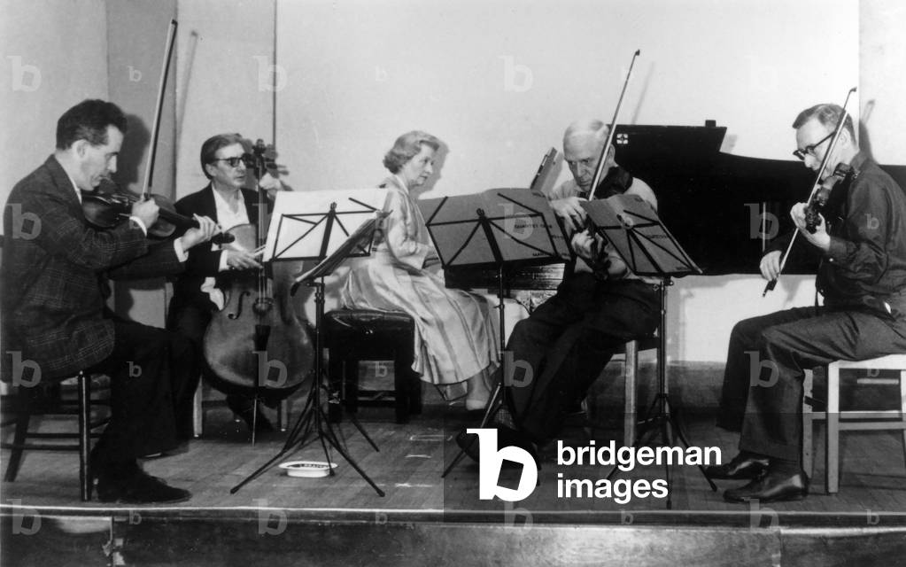 Bild von Fotografie "King's Lynn Ensemble - Martin Milner" von Unknown photographer, b/w
