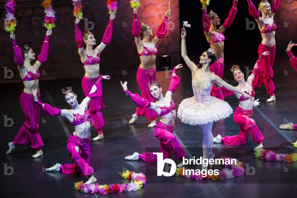 Bild von Fotografie "Das Lettische Nationalballett spielt Le Corsaire (Foto)" von Daniel González Acuña