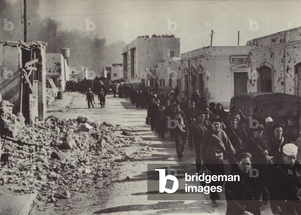 Image of Italian prisoners of war taken by Australian troops at the by ...