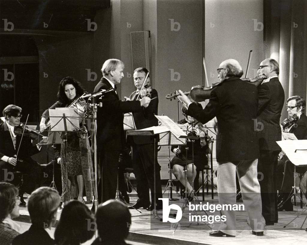 "Yehudi Menuhin dirige il concerto ESTA" di David Farrell, b/w
