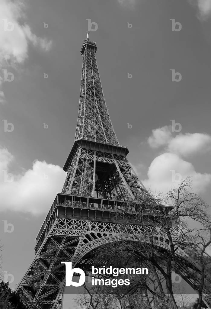 Bewölkt Eiffel In Schwarz und Weiß, 2015 (s/w Foto)